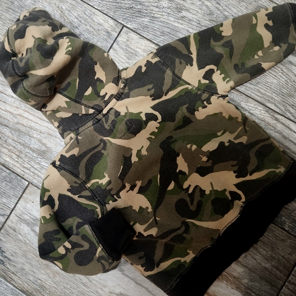 3 toddler Boy Hoodies, 18m/24m Dinoflauge, Converse & Camo print - Picture 2 of 12